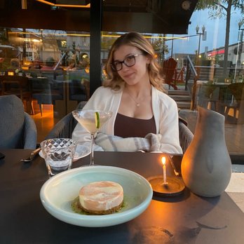 Hexagon - Peaches and cream - French Near Me - Oakville, Ontario