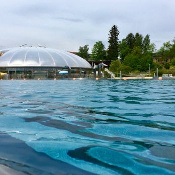Johannisbad Freiberg - Der Blick vom Freibad zum Hallenbad. - Swimming Pools Near Me - Freiberg, SN Johannisbad Freiberg - Der Blick vom Freibad zum Hallenbad. - Swimming Pools Near Me - Freiberg, SN