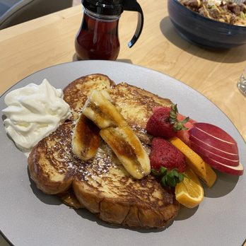 Breakfast Table - challah french toast full - with brûlée banana - Breakfast & Brunch Near Me - Richmond, British Columbia Breakfast Table - challah french toast full - with brûlée banana - Breakfast & Brunch Near Me - Richmond, British Columbia