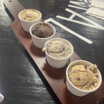 Small Town Scoop - ice cream flight of 4 - Ice Cream & Frozen Yogurt Near Me - Murphysboro, Illinois