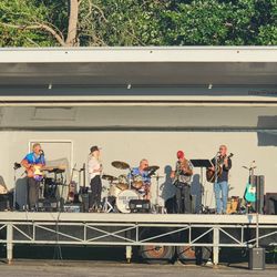 Last Summer Concert 2023 at Amherst Senior Center. Dark Horse Run.