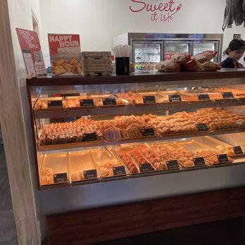 Vicky Bakery - Interior - Desserts Near Me - Miramar, Florida
