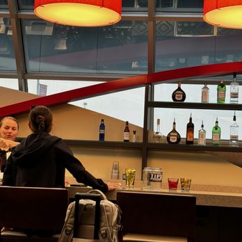 Wingtips Lounge - Airport Lounges Near Me - St. Louis, Missouri