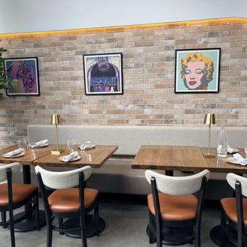 Region - Dining tables with booth seating - Wine Bars Near Me - Toronto, Ontario Region - Dining tables with booth seating - Wine Bars Near Me - Toronto, Ontario