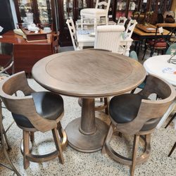 Counter Table w. Chairs