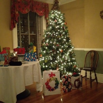 Cobblestones - Out groups tree & gift set up - Bars Near Me - Lowell, Massachusetts