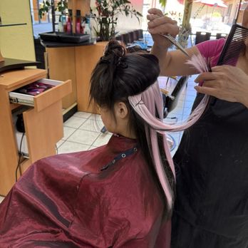 Silhouette Salon - Teresa helping my daughter with customizing the clip ins we brought. - Hair Salons Near Me - Union City, California