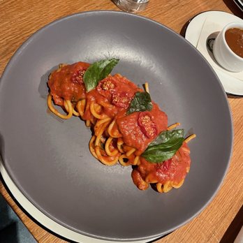 Monteverde - Spaghetti al Pomodoro - Italian Near Me - Chicago, Illinois