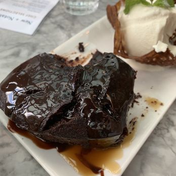 Earls Kitchen + Bar - Canadian (New) Near Me - Burnaby, British Columbia Earls Kitchen + Bar - Canadian (New) Near Me - Burnaby, British Columbia