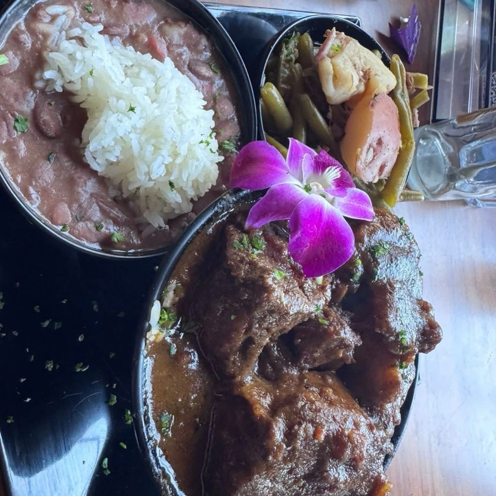 Y’s Choice - Smothered oxtail with side of red beans and rice, and green beans - Soul Food Near Me - Oakland, California Y’s Choice - Smothered oxtail with side of red beans and rice, and green beans - Soul Food Near Me - Oakland, California