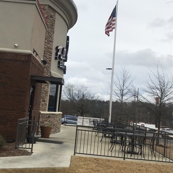 Full Moon BBQ - Patio area - Barbeque Near Me - Birmingham, Alabama