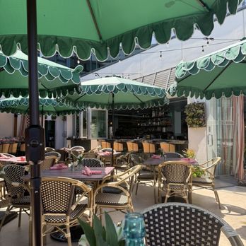 Cody's La Jolla - Interior - Breakfast & Brunch Near Me - La Jolla, California
