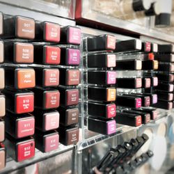 Parfümerie Kaland - Makeup und Lippenstifte von Top-Marken