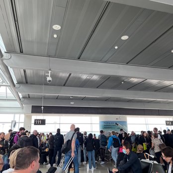 Dublin Airport - Packed. No crowd control. No masks. - Airports Near Me - Dublin, D