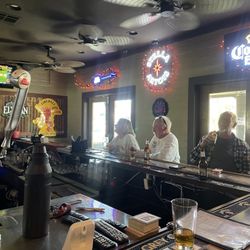 Sand to Snow Monument Bar & Grill - Bar