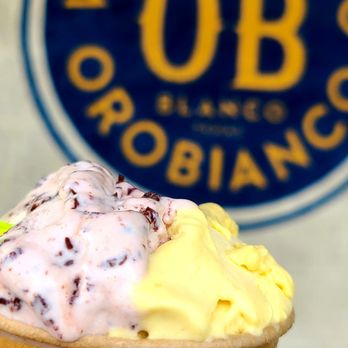 OroBianco Italian Creamery - Strawberry stracciatella and peach - Gelato Near Me - Blanco, Texas OroBianco Italian Creamery - Strawberry stracciatella and peach - Gelato Near Me - Blanco, Texas