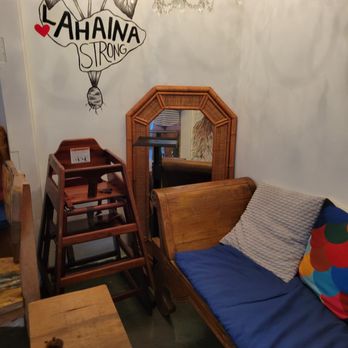 Aa Roots Maui - Cozy corner - Vegan Near Me - Lahaina, Hawaii Aa Roots Maui - Cozy corner - Vegan Near Me - Lahaina, Hawaii