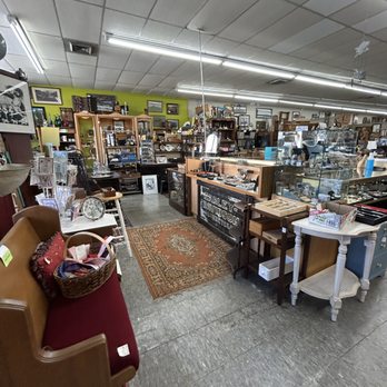 J & K Fleas An'tiques In Madison - Antiques Near Me - Madison, Georgia J & K Fleas An'tiques In Madison - Antiques Near Me - Madison, Georgia
