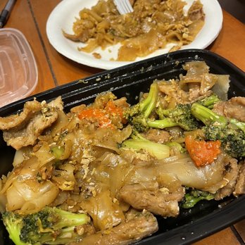 Charm Thai Kitchen - Pad Zi Iu - Thai Near Me - San Diego, California