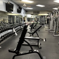 TruSelf Sporting Club - Dumbbells, benches, functional trainers.
