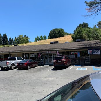 7-Eleven - a parking lot with cars parked in front of it - Convenience Stores Near Me - Moraga, California