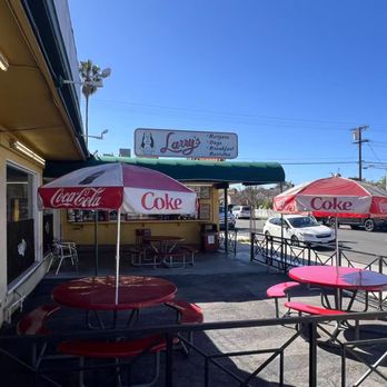 Larry's Chili Dog - Outdoor Seating - Hot Dogs Near Me - Burbank, California