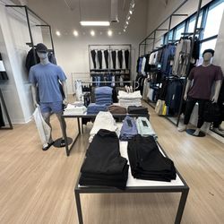Lululemon - Grosse Pointe