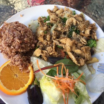 Andaman Thai - Garlic chicken with vegetables on the lunch special.  Yummy - Thai Near Me - San Ramon, California