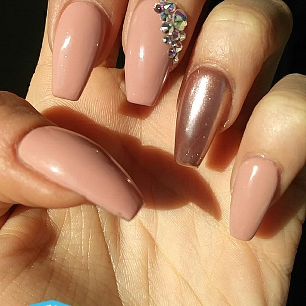 818nails - Glamming it up - Nail Salons Near Me - Los Angeles, California