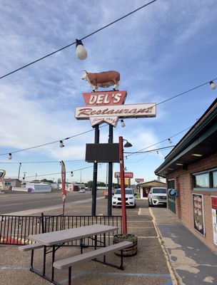 Del's Restaurant by null