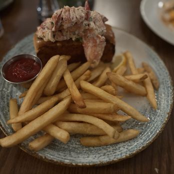 Boat House Waterfront Dining - Maine Lobster Roll - Seafood Near Me - Tiverton, Rhode Island