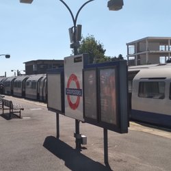 Cockfosters Underground Station - Platform