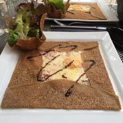 Un Coin De Salon - The plat du jour- a ham cheese and egg gallete