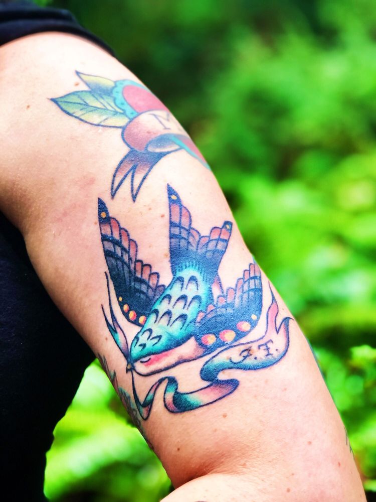 The Gilded Lily Tattoos Logo
