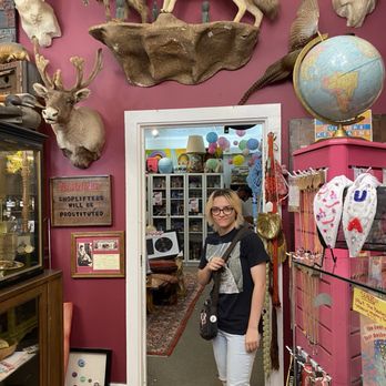 Go2Girlz - Taxidermy - Antiques Near Me - Tehachapi, California