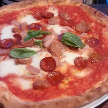 L'oro Di Napoli - Spicy sausage and salami - Pizza Near Me - London, XGL L'oro Di Napoli - Spicy sausage and salami - Pizza Near Me - London, XGL