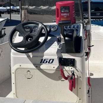 Madisonville Marine - Controls mounted - Boat Dealers Near Me - Madisonville, Tennessee Madisonville Marine - Controls mounted - Boat Dealers Near Me - Madisonville, Tennessee