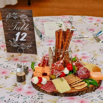 Perry's Restaurant - Charcuterie, centerpieces - Lounges Near Me - Odenton, Maryland