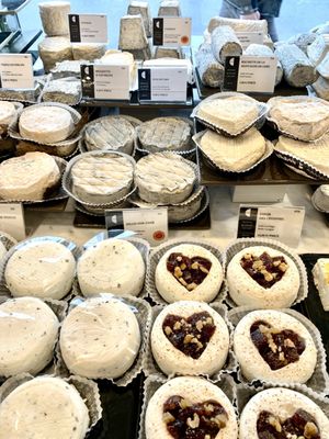 Fromagerie Laurent Dubois by null