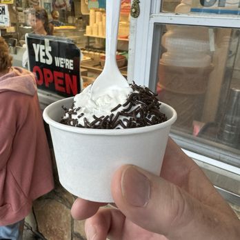 Milford Dairy Bar - Vanilla cup with chocolate sprinkles - Ice Cream & Frozen Yogurt Near Me - Milford, Pennsylvania Milford Dairy Bar - Vanilla cup with chocolate sprinkles - Ice Cream & Frozen Yogurt Near Me - Milford, Pennsylvania