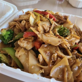Koong Thong Thai Cuisine - Pad Kee Mao Chicken - Thai Near Me - Auburn, Washington