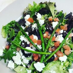 The Laughing Loon - Market fresh salad with heritage blend base, feta, grilled asparagus, kalamata olives, tomatoes, and vinaigrette.