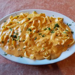 Pizzeria Bollywood - Tagliatelle Salmone: mit Lachs in Sahne-Hummersauce