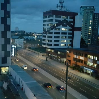 Holiday Inn Express  - View from the hotel room at night. - Hotels Near Me - London, XGL