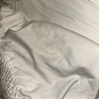 Holiday Inn - Dirty covers on bed! - Hotels Near Me - Blytheville, Arkansas