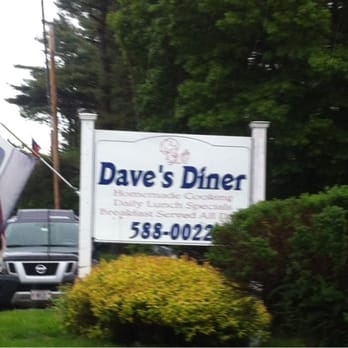 Dave's Diner - The sign - Breakfast & Brunch Near Me - Gardiner, Maine