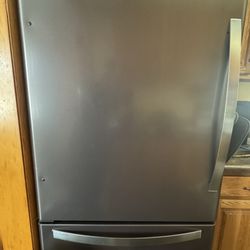 Heydlauff’s Appliance - Whirlpool refrigerator bottom freezer