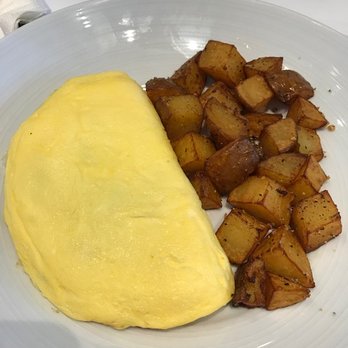 Bogart's Cafe - Chicken Apple Sausage Omelet with potatoes - Breakfast & Brunch Near Me - Honolulu, Hawaii Bogart's Cafe - Chicken Apple Sausage Omelet with potatoes - Breakfast & Brunch Near Me - Honolulu, Hawaii