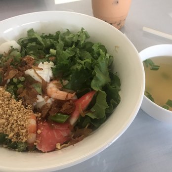 Pho Hoang Yen - Dry noodle seafood with soup on side. - Vietnamese Near Me - Lynnwood, Washington Pho Hoang Yen - Dry noodle seafood with soup on side. - Vietnamese Near Me - Lynnwood, Washington