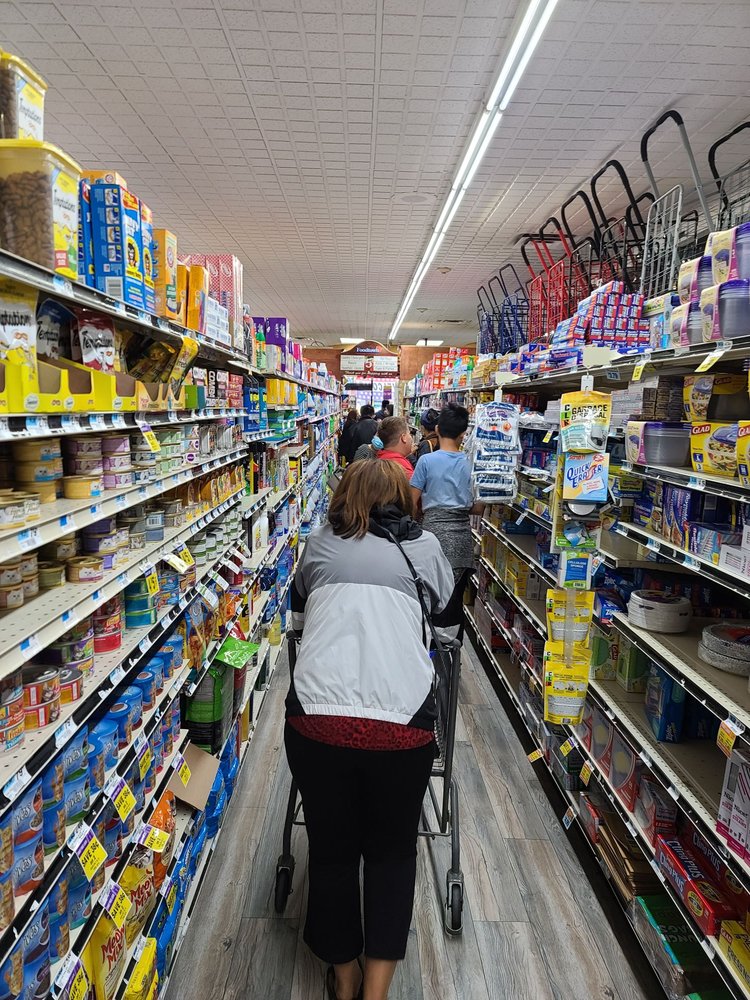 FOODTOWN Updated October 2024 55 Photos & 27 Reviews 4733 Bell